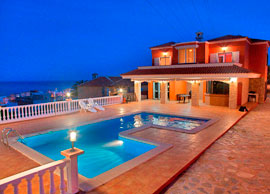 Wer träumt nicht davon, einmal ein paar Wochen auf einer Sonneninsel in einer Luxusvilla zu verbringen und schon morgens nach dem Frühstück auf der Sonnenterrasse einen Sprung in den Pool zu machen. Gönnen Sie sich diesen Luxus auf der Urlaubsinsel Teneriffa und lassen Sie Träume war werden. Wir bieten Ihnen hierzu einige Traumvillen für Ihren besonderen Luxusurlaub auf Tenerifa.